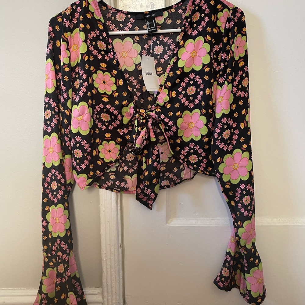 NEW WITH TAGS FLOWER CHILD WRAP TOP